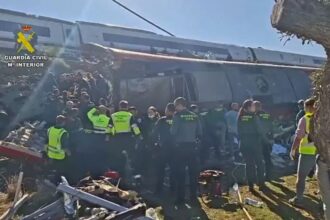 Fuera de Serie : Un testigo del accidente: «Hay muchos muertos, las vías están partidas por completo»