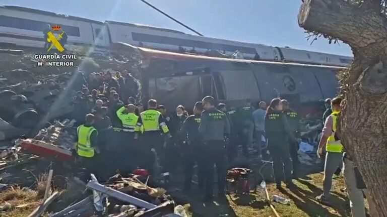 Fuera de Serie : Un testigo del accidente: «Hay muchos muertos, las vías están partidas por completo»