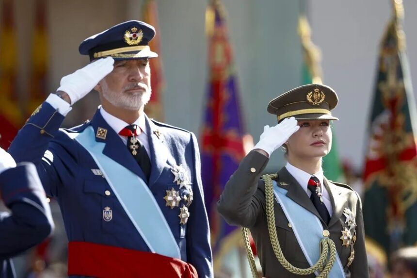 Los ciudadanos se vuelcan con las Fuerzas Armadas en un desfile con insultos a Sánchez